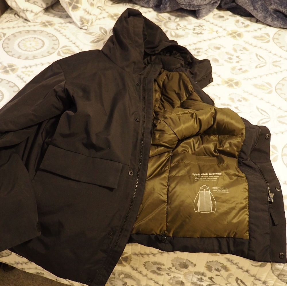 Uniqlo hybrid down coat jacket, black